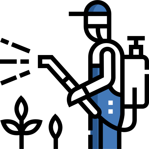 Une agriculteur rependant des pesticices